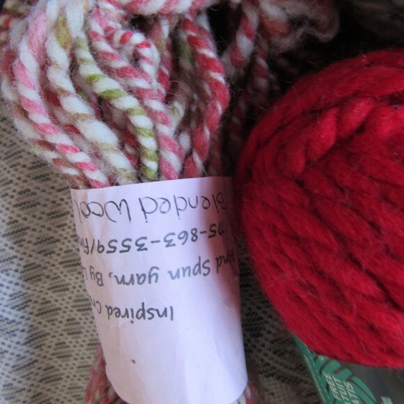 4+sks Bulky(weght 6) yarn, Wool/Acrylic, Lion Brand, Brand:Loops & Threads - Picture 6 of 7